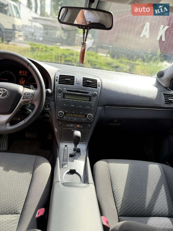 Седан Toyota Avensis 2008 в Киеве