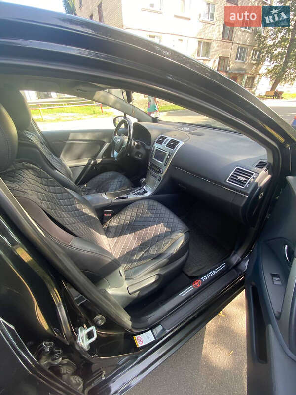 Седан Toyota Avensis 2012 в Кременчуге