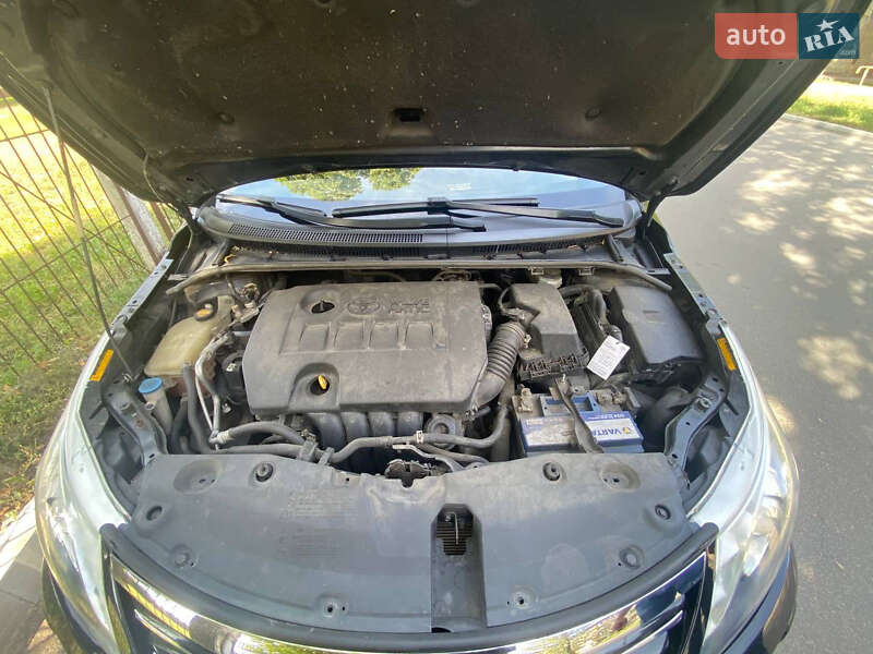 Седан Toyota Avensis 2012 в Кременчуге