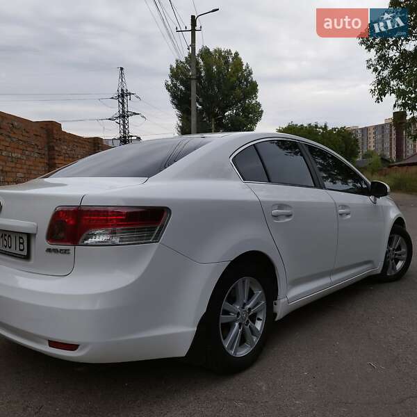 Седан Toyota Avensis 2011 в Виннице