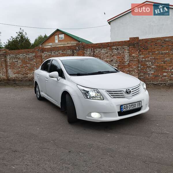 Седан Toyota Avensis 2011 в Виннице