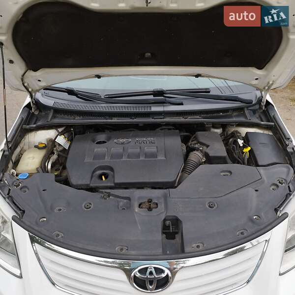 Седан Toyota Avensis 2011 в Виннице