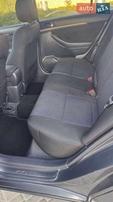 Седан Toyota Avensis 2007 в Южном