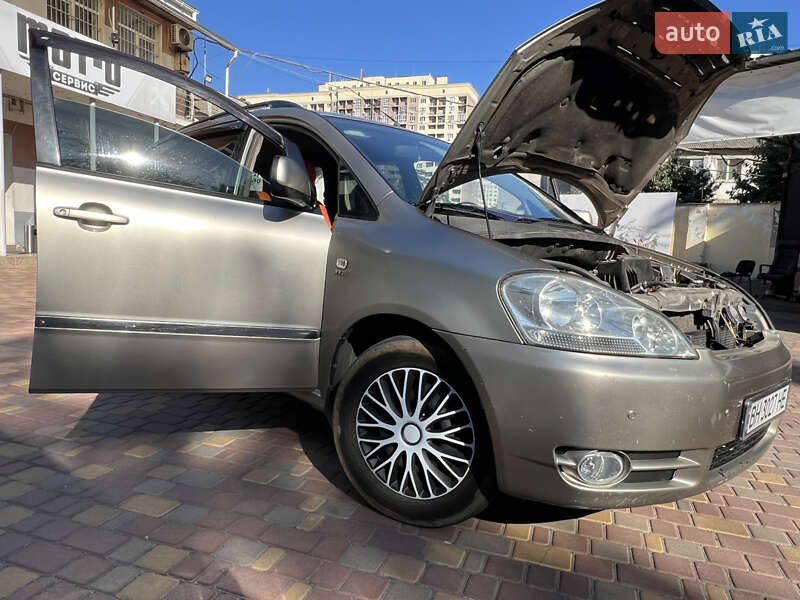 Універсал Toyota Avensis 2003 в Одесі