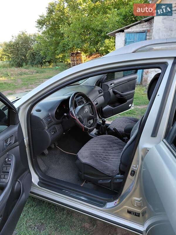 Универсал Toyota Avensis 2003 в Тетиеве