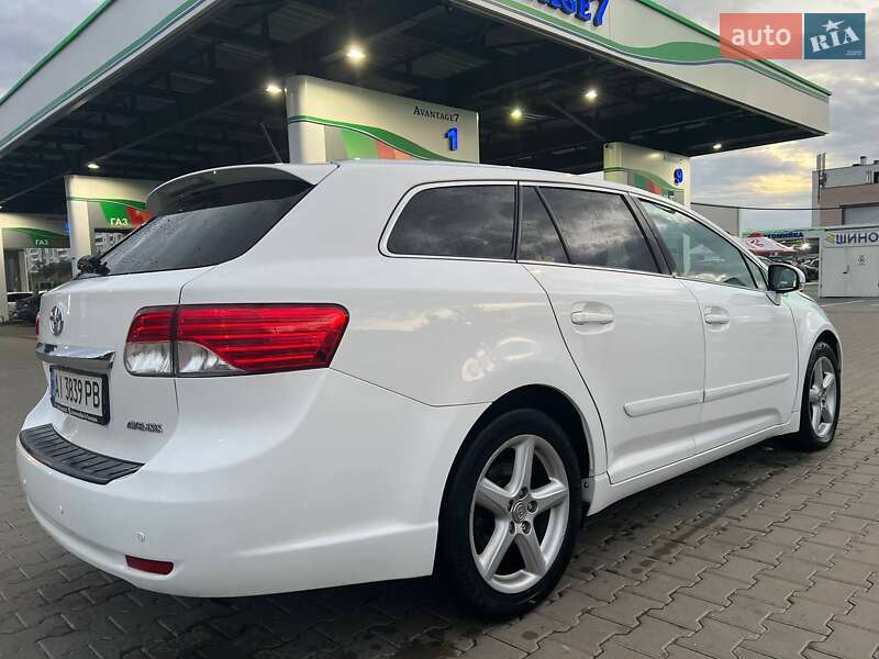 Универсал Toyota Avensis 2015 в Киеве