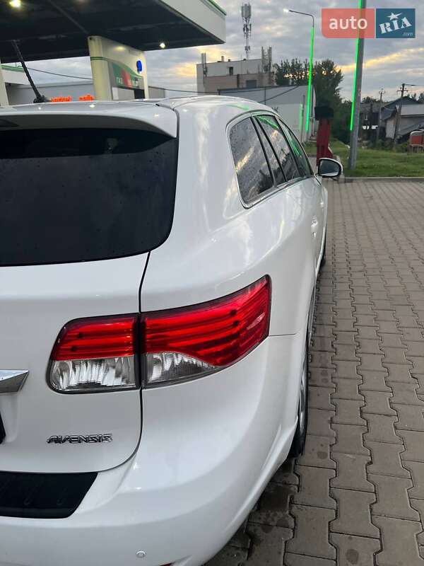 Универсал Toyota Avensis 2015 в Киеве