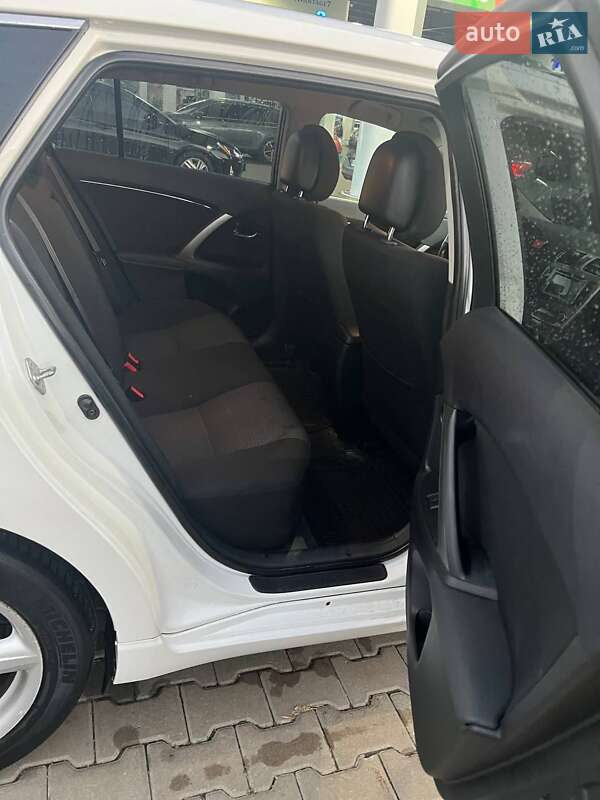 Универсал Toyota Avensis 2015 в Киеве