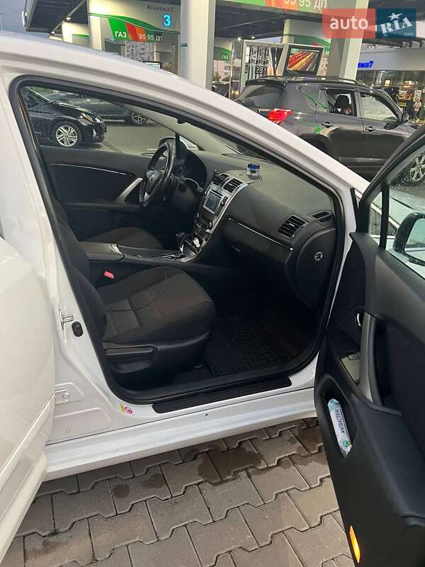 Универсал Toyota Avensis 2015 в Киеве