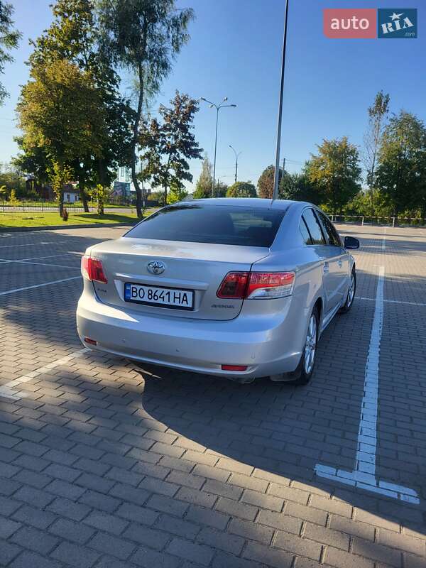 Седан Toyota Avensis 2008 в Коломые