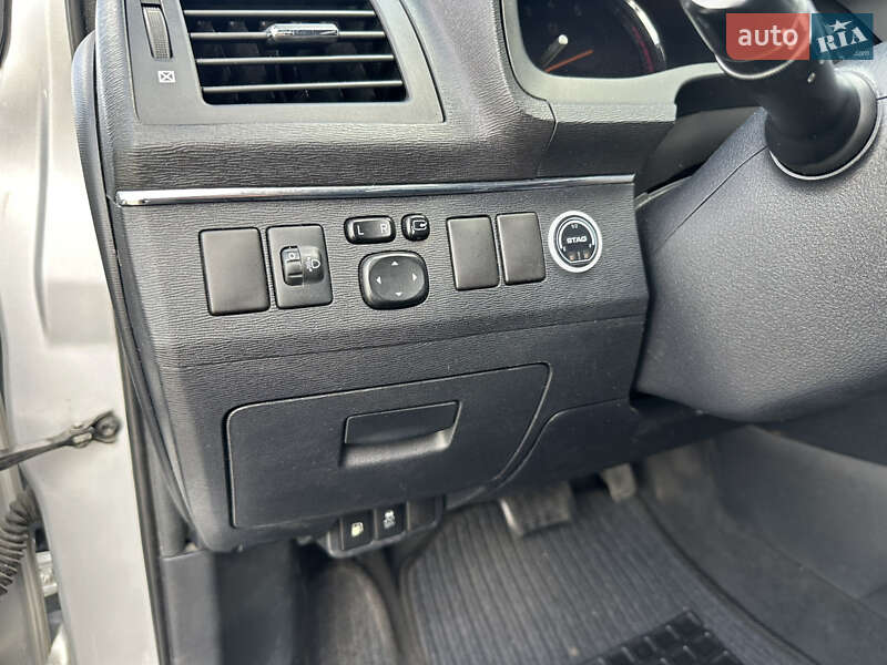 Седан Toyota Avensis 2009 в Киеве