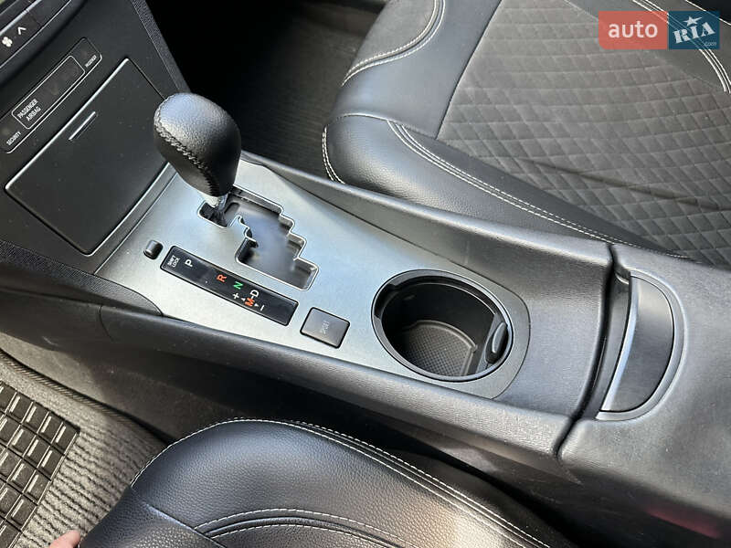 Седан Toyota Avensis 2009 в Киеве