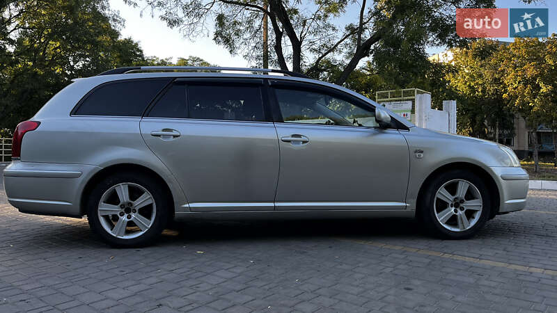 Універсал Toyota Avensis 2004 в Ізмаїлі