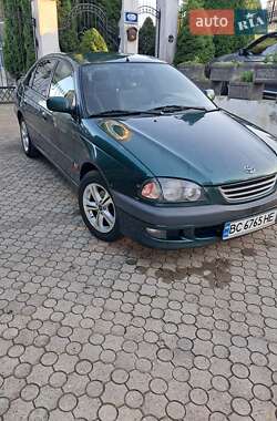 Седан Toyota Avensis 2000 в Новом Роздоле
