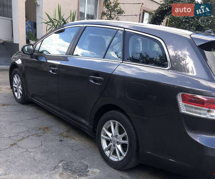 Хэтчбек Toyota Avensis 2011 в Виннице