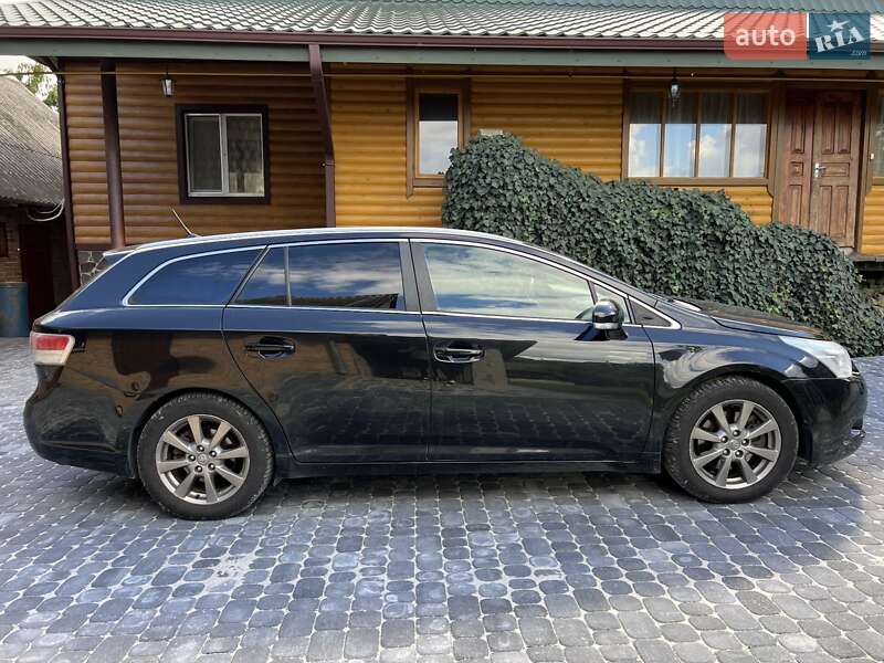 Универсал Toyota Avensis 2011 в Луцке