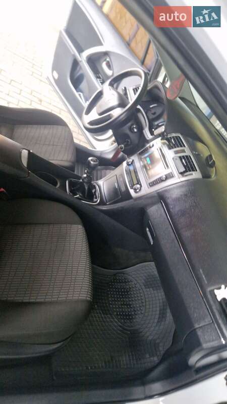 Универсал Toyota Avensis 2013 в Тернополе