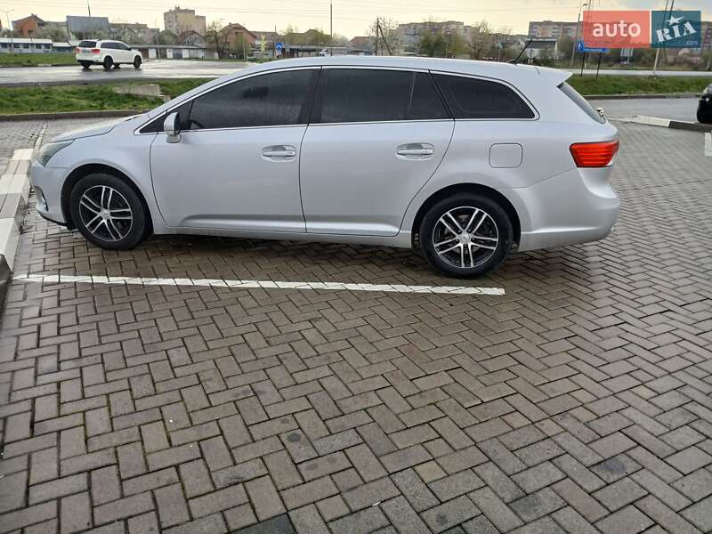 Універсал Toyota Avensis 2012 в Мукачевому