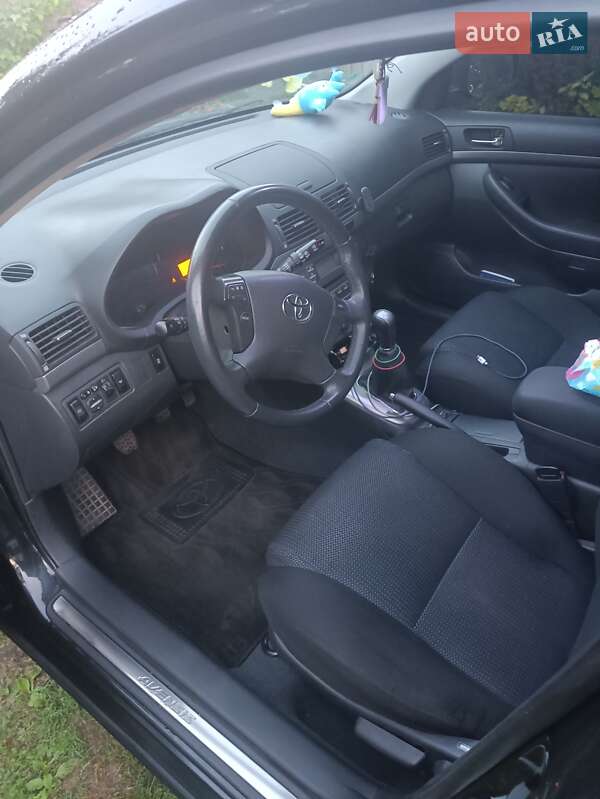 Універсал Toyota Avensis 2008 в Києві