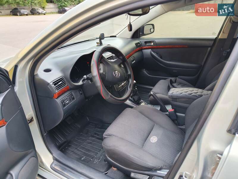 Универсал Toyota Avensis 2005 в Кропивницком