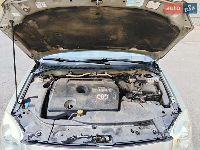 Универсал Toyota Avensis 2005 в Кропивницком