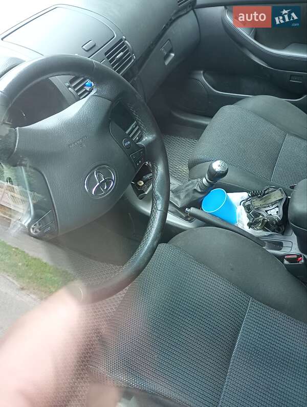 Универсал Toyota Avensis 2008 в Сарнах