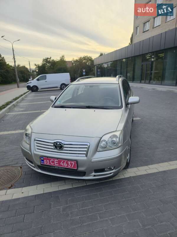 Универсал Toyota Avensis 2005 в Нововолынске