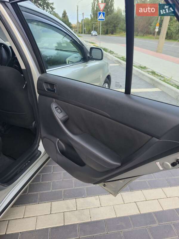 Универсал Toyota Avensis 2005 в Нововолынске