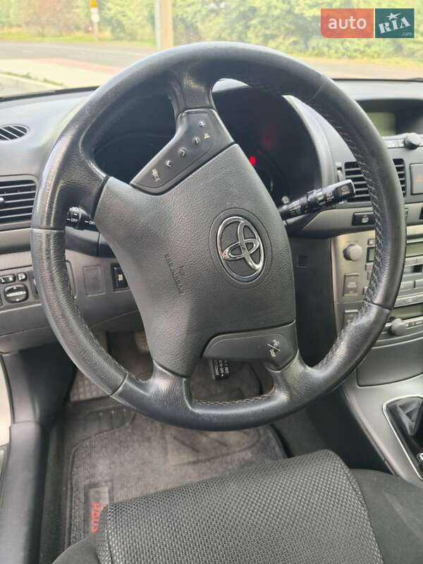 Универсал Toyota Avensis 2005 в Нововолынске