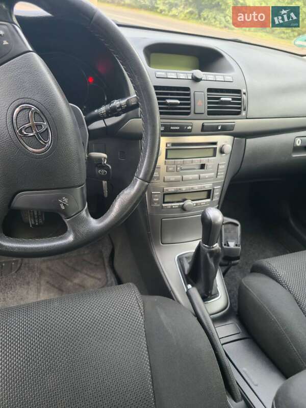 Универсал Toyota Avensis 2005 в Нововолынске