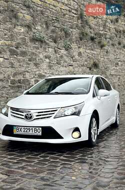Седан Toyota Avensis 2013 в Каменец-Подольском