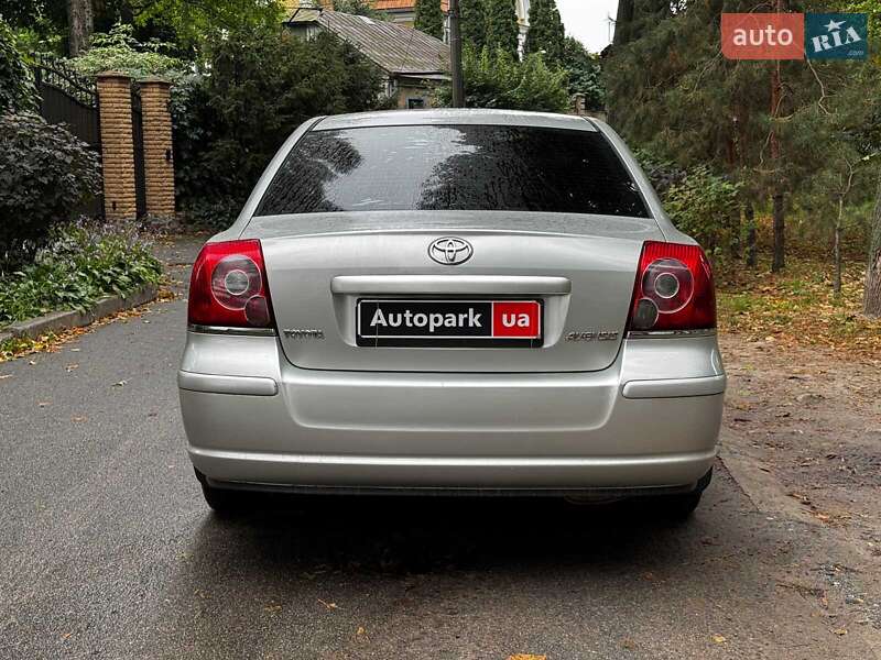 Седан Toyota Avensis 2007 в Киеве