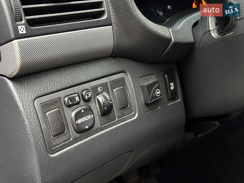 Седан Toyota Avensis 2007 в Киеве