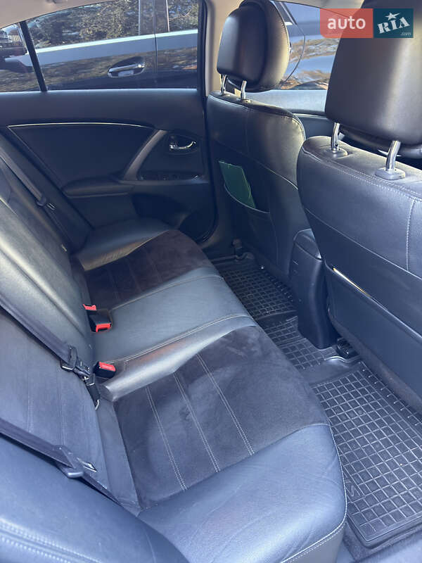 Седан Toyota Avensis 2013 в Харкові