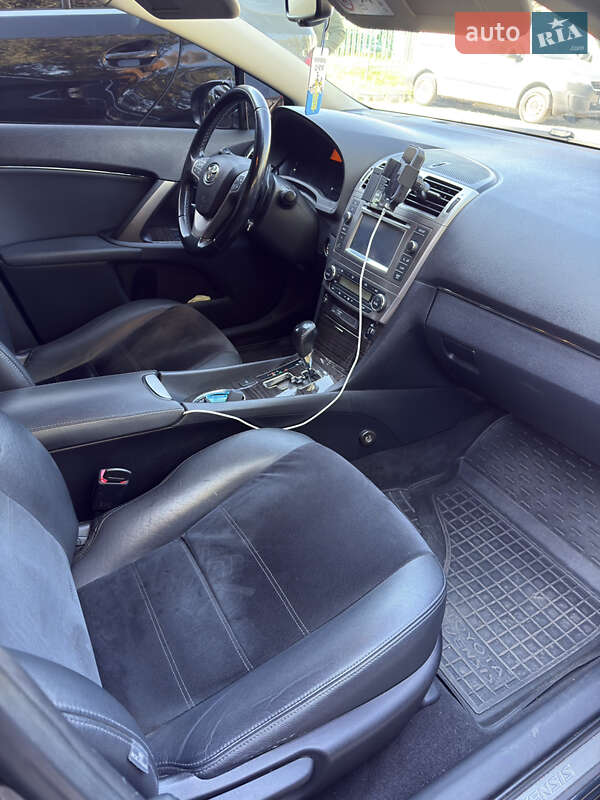 Седан Toyota Avensis 2013 в Харкові