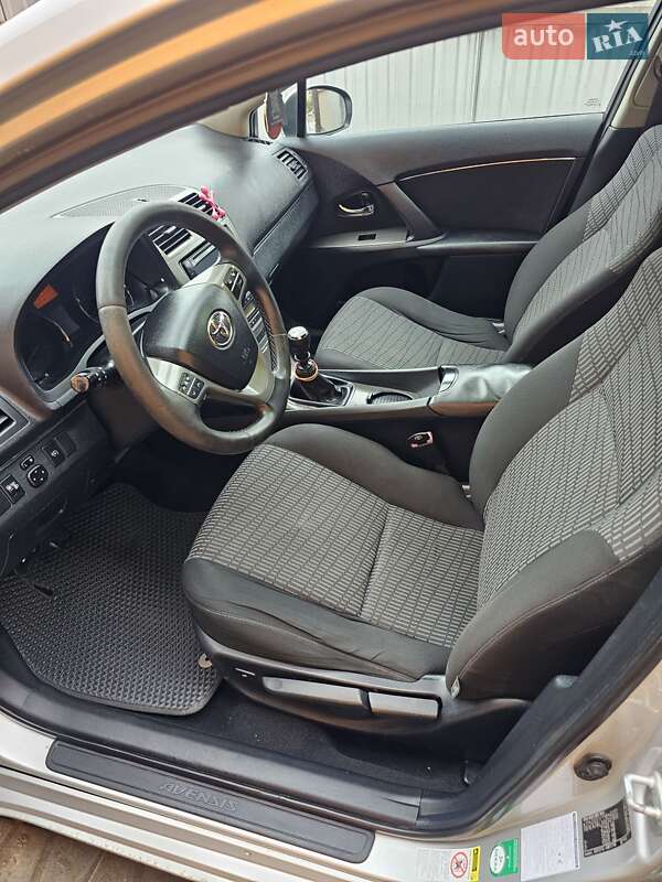 Универсал Toyota Avensis 2011 в Снятине