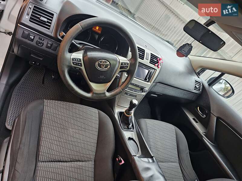 Универсал Toyota Avensis 2011 в Снятине