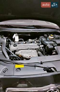 Універсал Toyota Avensis 2005 в Миргороді