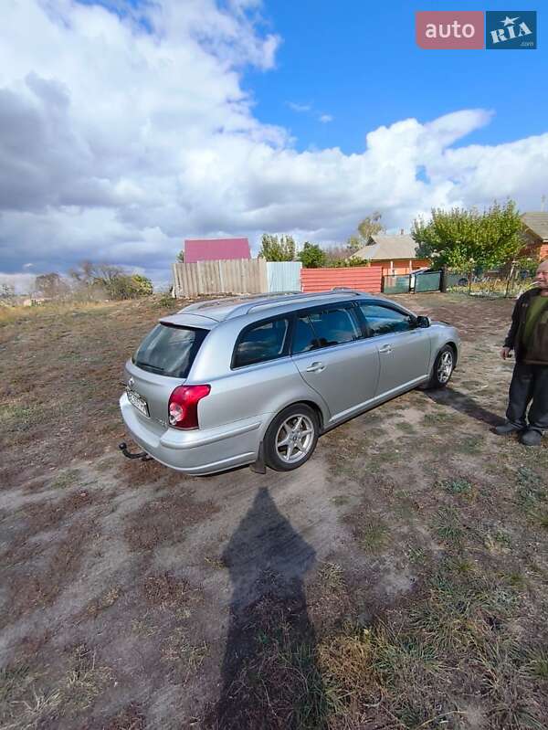 Універсал Toyota Avensis 2006 в Нових Санжарах