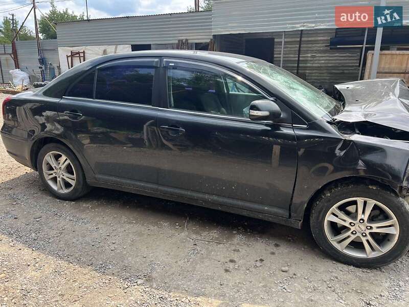 Седан Toyota Avensis 2007 в Черновцах