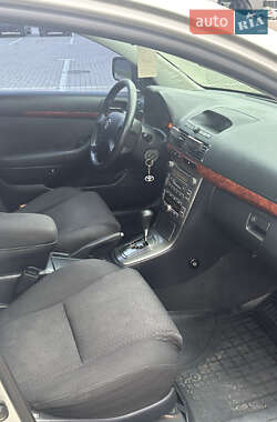 Седан Toyota Avensis 2005 в 