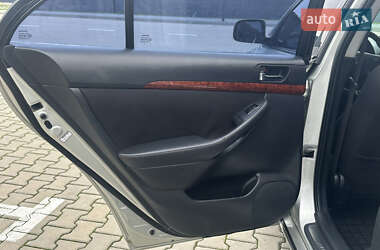 Седан Toyota Avensis 2005 в 