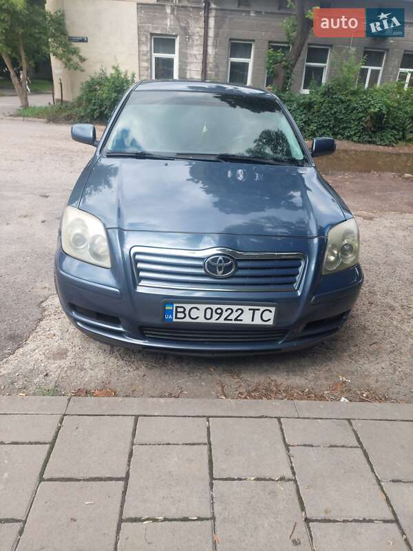 Седан Toyota Avensis 2003 в Львове