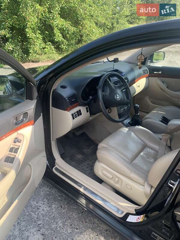 Лифтбек Toyota Avensis 2005 в Зенькове