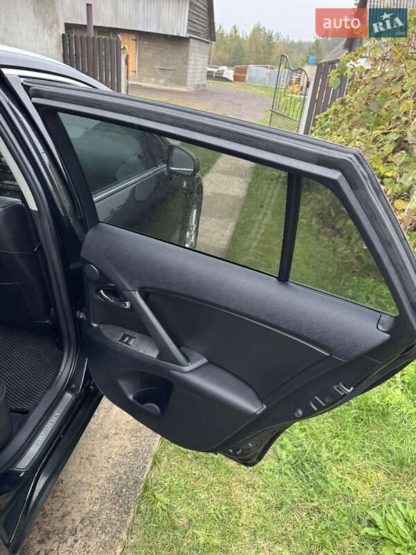 Универсал Toyota Avensis 2010 в Сарнах