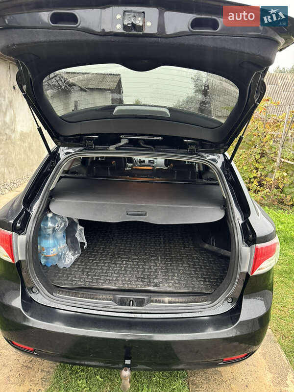 Универсал Toyota Avensis 2010 в Сарнах