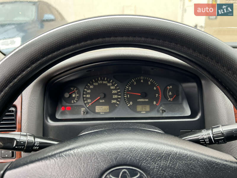 Седан Toyota Avensis 1998 в Одессе