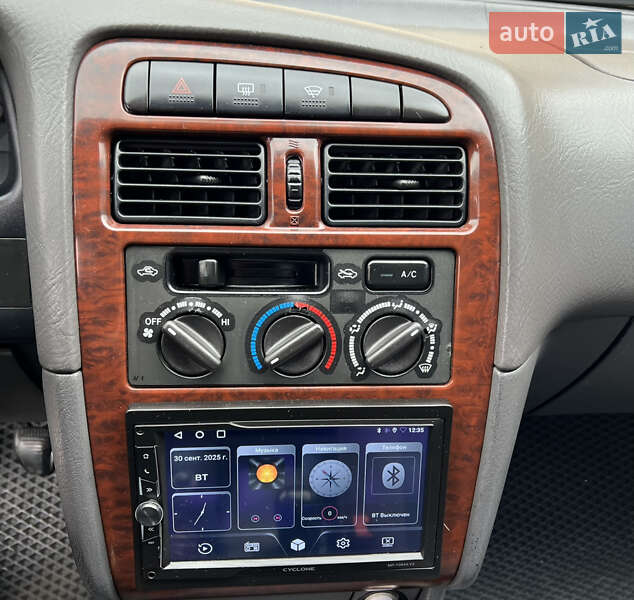 Седан Toyota Avensis 1998 в Одессе