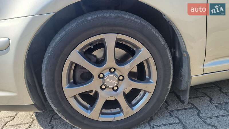 Седан Toyota Avensis 2007 в Львові