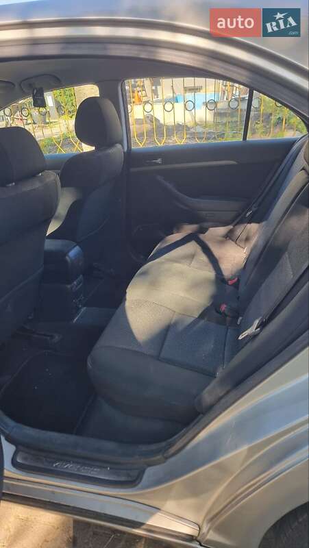 Седан Toyota Avensis 2007 в Львові